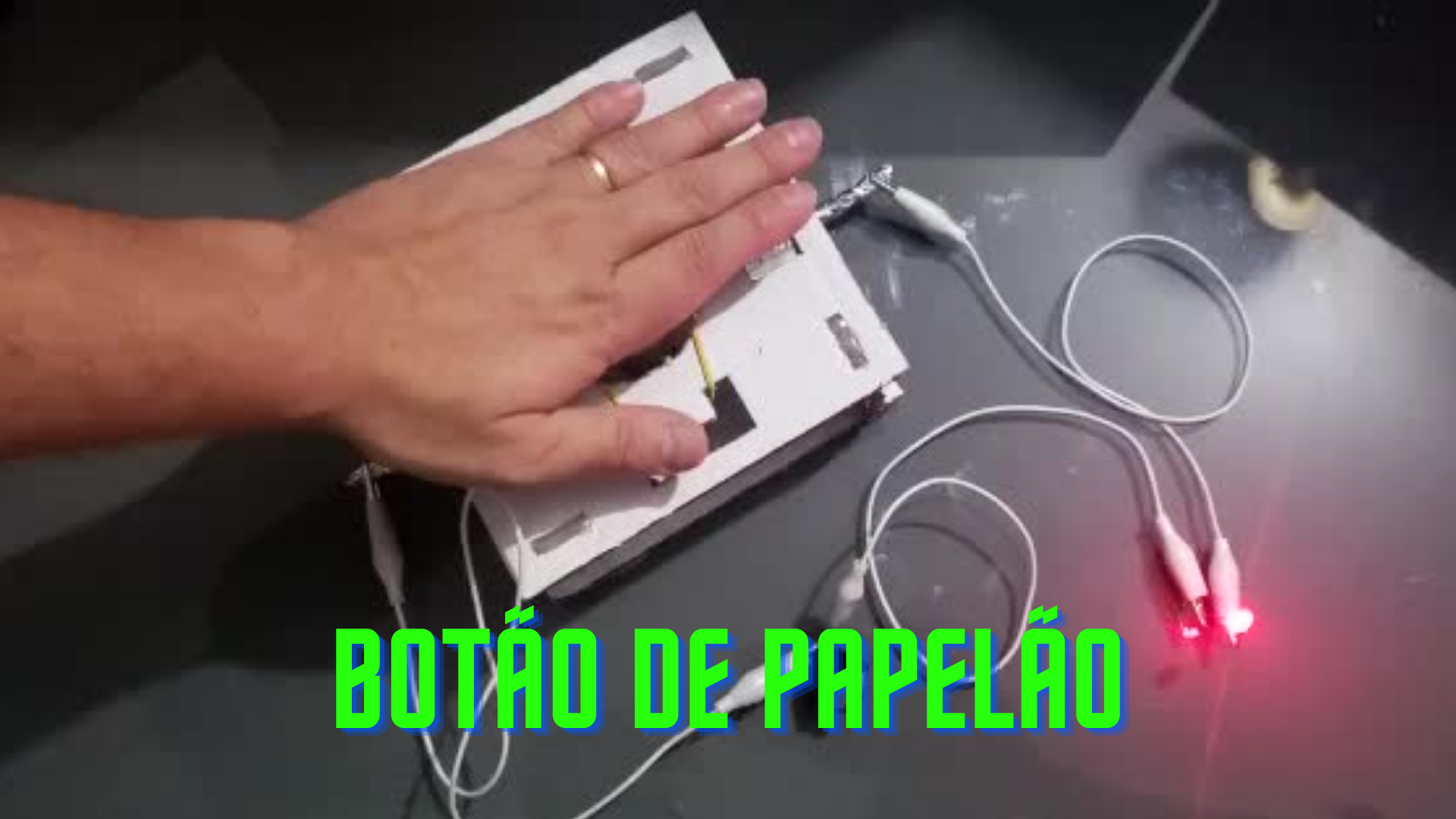 No momento, você está visualizando Construindo um botão de papelão para circuitos eletrônicos (DIY)