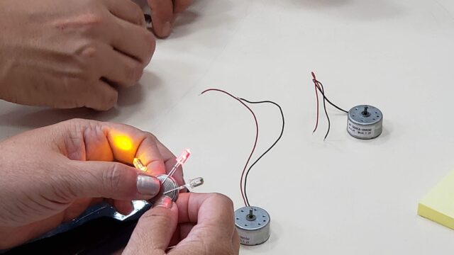 Eletricidade e Circuitos com Tinkering e Maker