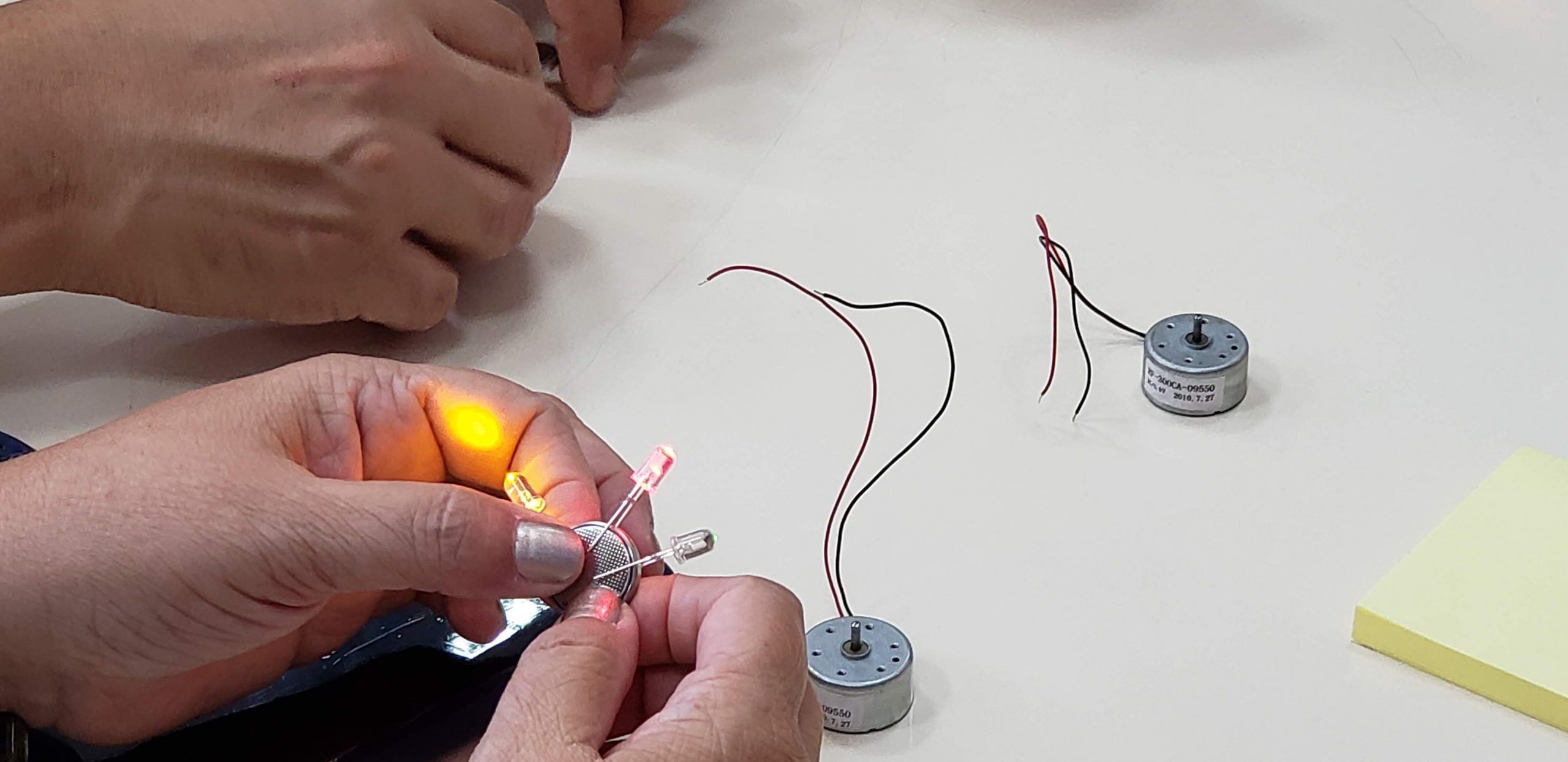 Você está visualizando atualmente Eletricidade e Circuitos com Tinkering e Maker